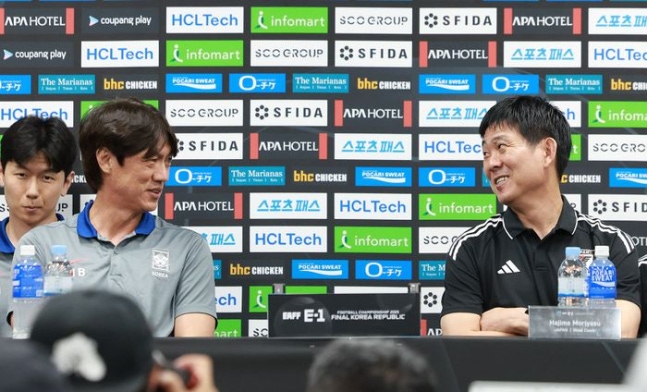 ▲ 북중미 월드컵 100일을 앞두고 홍명보 감독(왼쪽)의 한국과 모리야스 감독의 일본을 바라보는 세계의 시선은 다르다.ⓒ뉴시스 제공