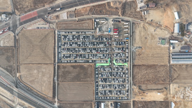 ▲ '용인반도체클러스터 일반산업단지' 근로자들의 차량을 수용하는 독성리 1250일원 거점 주차장 전경. ⓒ용인시 제공