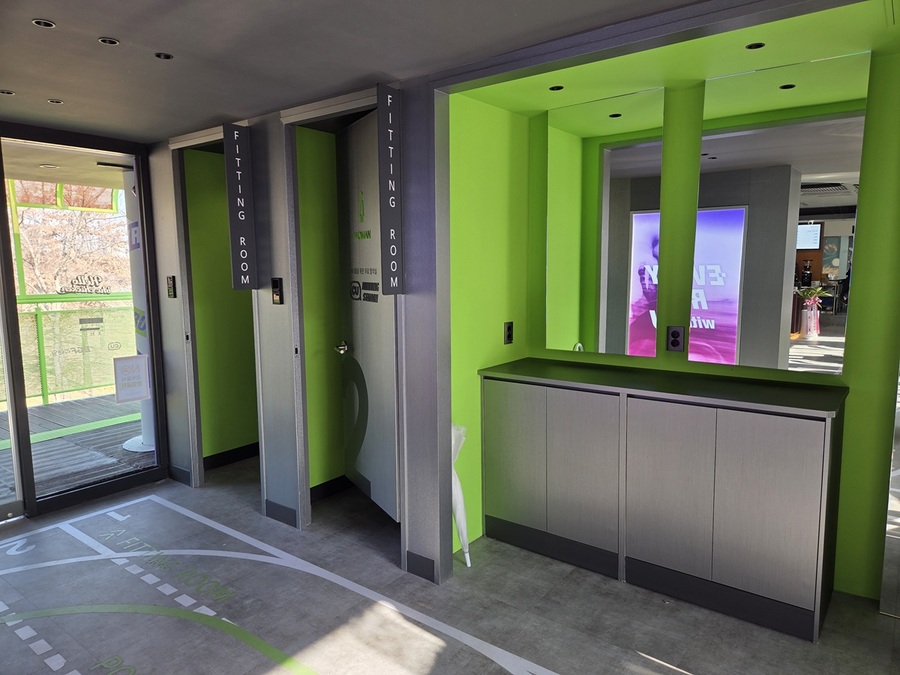 ▲ 러닝 스테이션 2층에 위치한 탈의실과 파우더룸 ⓒ남수지 기자