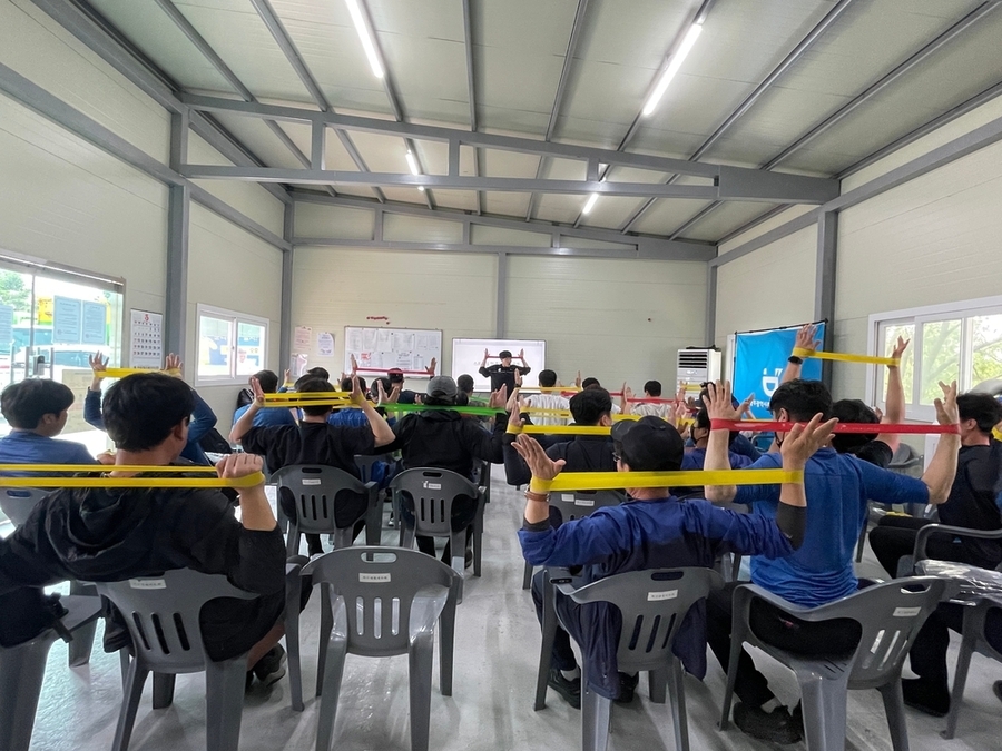 ▲ 환경직 근로자 상해 예방 체력 증진 프로그램 운영ⓒ광주북구시설관리공단 제공