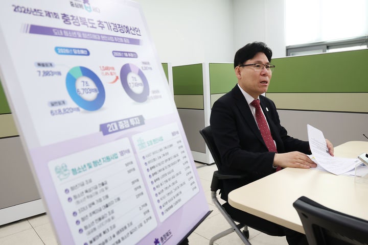 ▲ 이동옥 충북도 행정부지사 4일 도청 기자실에서 2026년 제1회 추가경정예산안에 대해 설명하고 있다. ⓒ충북도