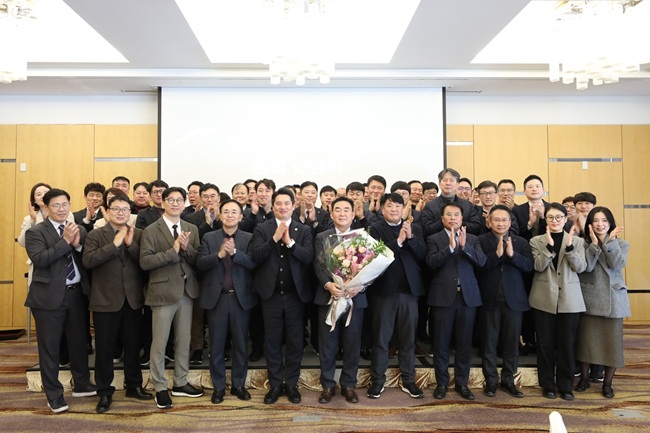 ▲ 지난 3일 강원랜드 간부와의 기념촬영 모습. ⓒ강원랜드