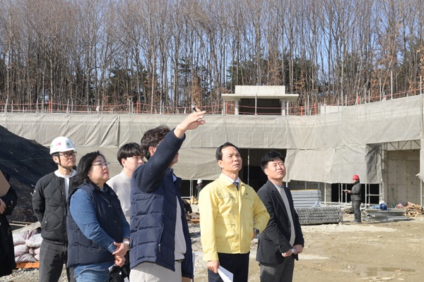 ▲ 조병옥 음성군수 자린고비 청빈마을 조성사업 현장 점검