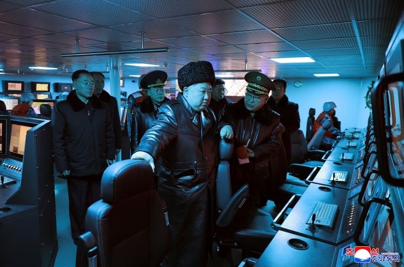 김정은, '최현호' 올라 전략순항미사일 시험 발사 참관 … "핵 무장화 만족"