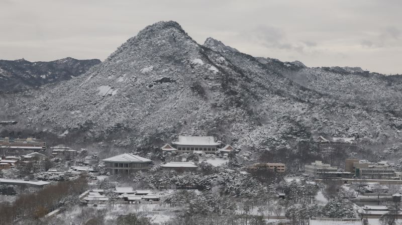 ▲ 서울 종로구 북악산에 하얀 눈이 쌓여 있다. 2024년 2월 촬영본. ⓒ뉴시스