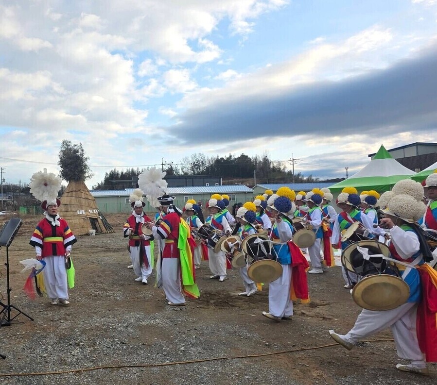 ▲ 보성군 푸르미예술단, 제15회 정월대보름 다향 달집태우기 성료_푸르미예술단이 공연을 하고 있다.ⓒ보성군 제공