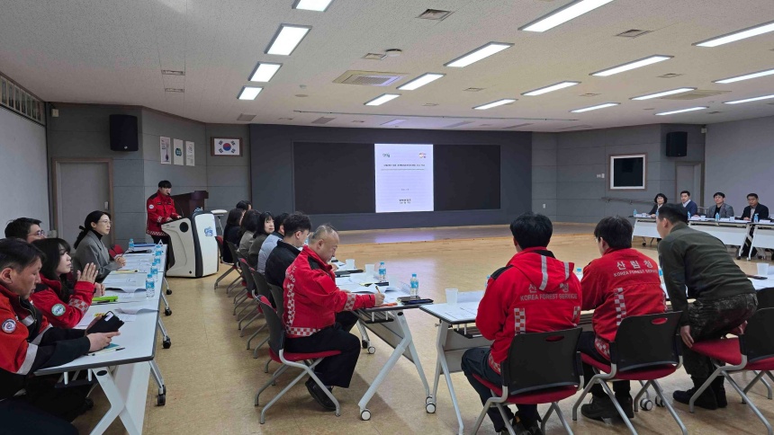 ▲ 가평군은 4일 군청 대회의실에서 산불 재난 상황을 가정한‘주민 대피 도상훈련’을 실시했다 ⓒ가평군 제공