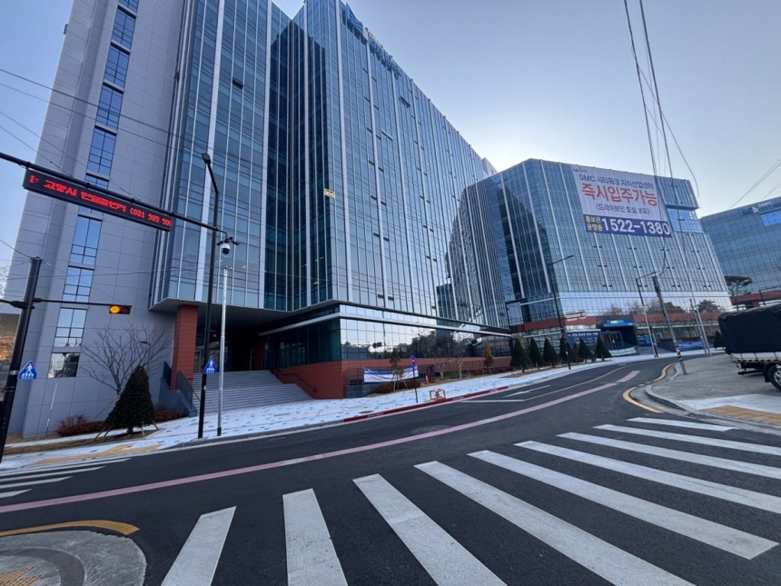 ▲ 고양시 덕양구 향동동에 새롭게 문을 연 DMC시티워크 지식산업센터 ⓒ고양특례시 제공