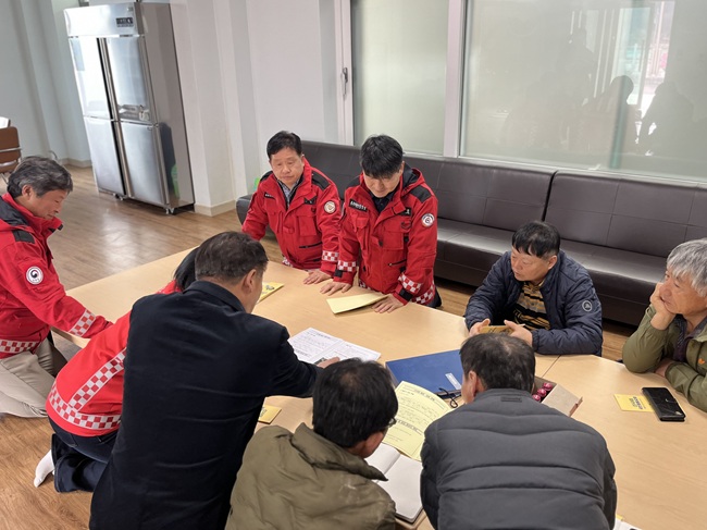 ▲ 송준호 북부지방산림청장이 산사태 국민행동요령을 홍보하고 있다. ⓒ북부지방산림청