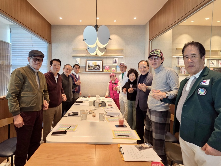 ▲ 추경호 의원(대구시장 출마예정자)은 5일 대구시 파크골프협회장들과 간담회를 열고 파크골프 저변 확대와 생활체육 활성화를 위한 다양한 방안을 논의했다.ⓒ추경호 의원실