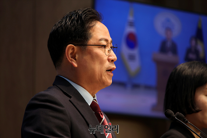 ▲ 박수영 국민의힘 의원이 지난해 11월 13일 국회 소통관에서 반헌법 이재명 정부의 공무원 겁박 공포 정치 규탄 기자회견을 하는 모습. ⓒ서성진 기자