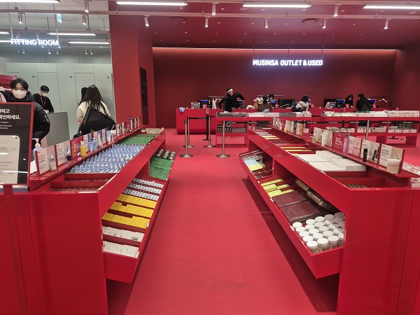 ▲ 무신사 아울렛 롯데몰 은평점 매장 내 뷰티존 ⓒ김보라 기자