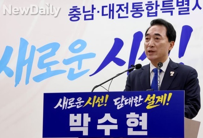 ▲ 더불어민주당 박수현 의원(62·충남 공주부여청양)이 6일 오전 충남도청 프레스센터에서 충남·대전통합특별시장 출마를 공식 선언하고 있다.ⓒ이길표 기자