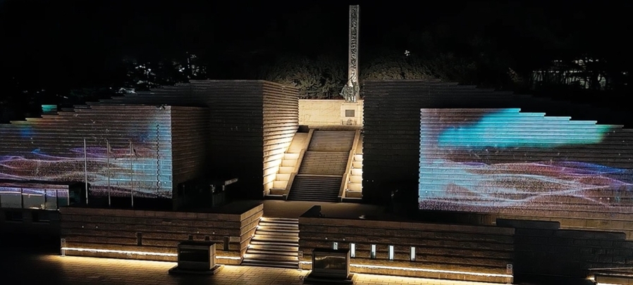 ▲ 미디어파사드 설치된 인천상륙작전기념관 ⓒ 인천시 제공