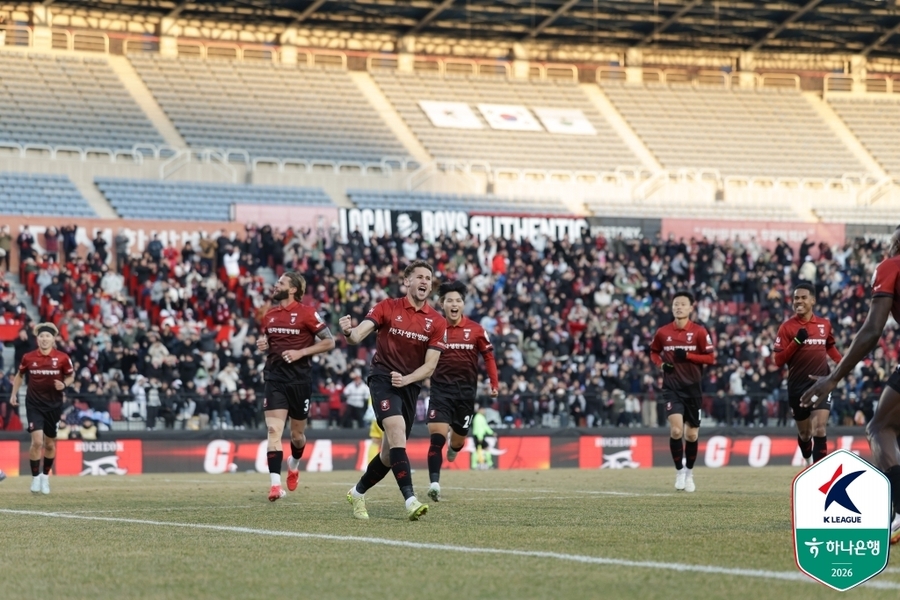 ▲ '승격팀' 부천이 대전과 비기며 K리그1 1위로 올라섰다.ⓒ한국프로축구연맹 제공