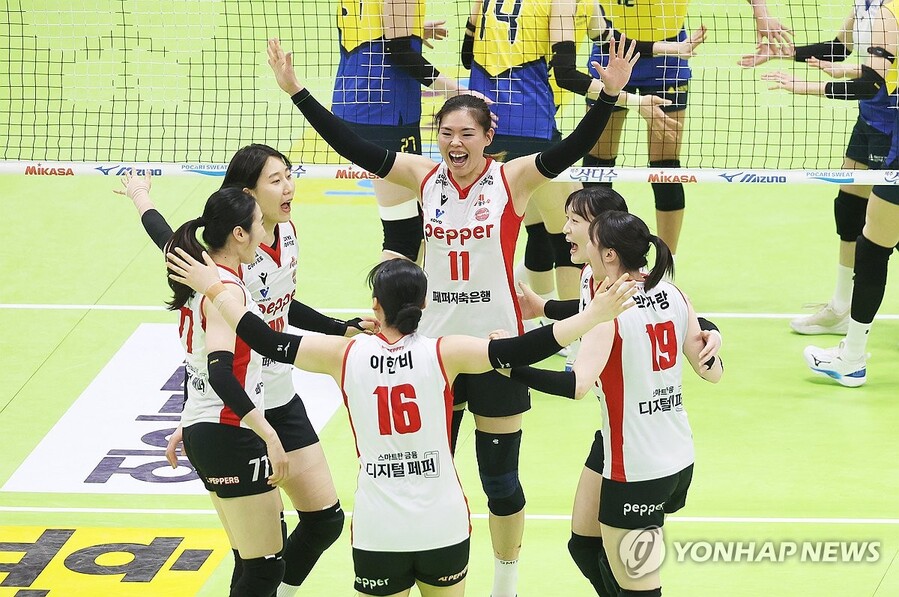 ▲ 페퍼저축은행이 '전설' 양효진의 은퇴 경기에서 현대건설을 3-1로 격파했다.ⓒKOVO 제공