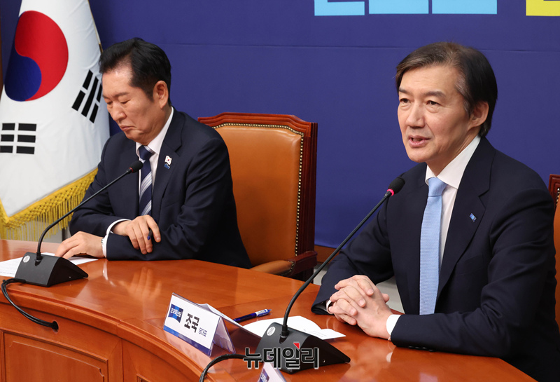 ▲ 정청래 더불어민주당 대표(왼쪽)와 조국 조국혁신당 대표. ⓒ이종현 기자