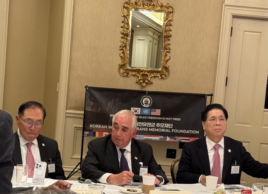 ▲ 왼쪽부터 이영훈 여의도순복음교회 담임목사(한국전참전용사한미추모사업회 이사장), 
존 틸러리 전 주한UN군총사령관(한국전참전유엔군추모공원재단 이사장), 박선근 (써니 박, 동 재단 이사 및 건립추진위원장). ⓒ 필자 제공