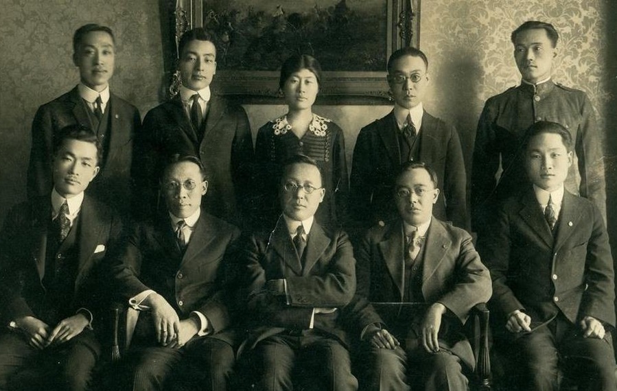 ▲ 이승만 임시정부 대통령이 워싱턴에 설립한 구미위원부(임정 외교부) 멤버들이 1920년 3.1절 첫돌을 맞아  기념사진을 찍었다. 앞줄 가운데 이승만 대통령, 뒷줄 왼쪽에서 두번째 임병직. 청년시절부터 임병직은 평생 '이승만 외교'의 첨병이었다.