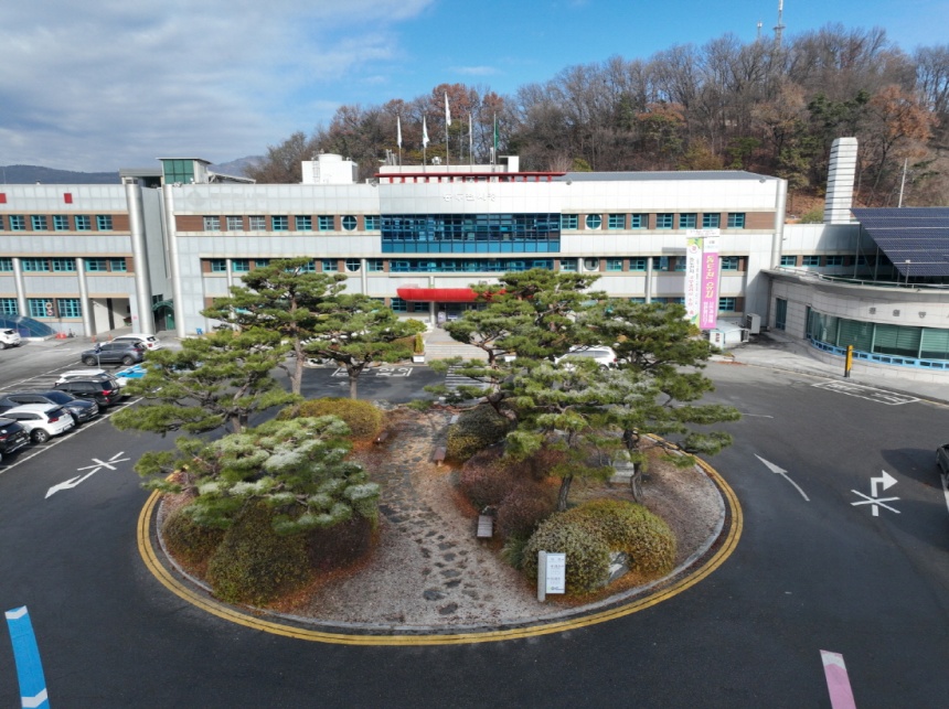 ▲ 동두천시는 배출가스 4등급 노후 경유차와 5등급 자동차, 건설기계에 대해 조기폐차 보조금 지원신청을 13일까지 받고 있다 ⓒ동두천시 제공