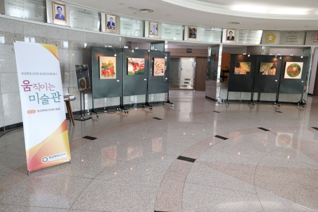 ▲ 움직이는미술관, 박은주 작가 작품 전시ⓒ화성시의회 제공