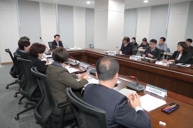 ▲ 춘천시가 9일 시청 중회의실에서 춘천평화경제특구 조성계획 수립 연구용역 착수보고회를 열고 특구 지정 전략과 추진 방향을 공유했다. ⓒ춘천시