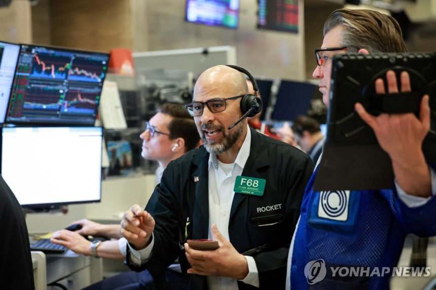 ▲ 뉴욕증권거래소의 트레이더들. /연합뉴스