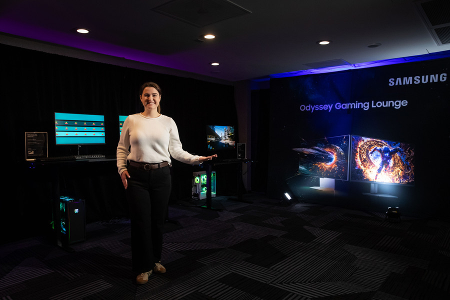 ▲ 삼성전자 모델이 'GDC 페스티벌 오브 게이밍 2026'에서 삼성전자 행사장을 소개하고 있다.ⓒ삼성전자