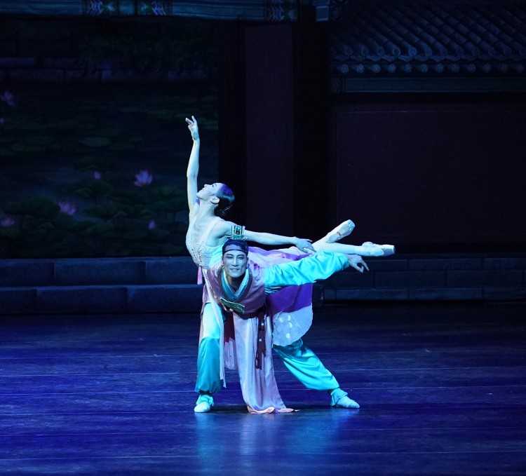 ▲ '심청(홍향기·이동탁)' 2막 문라이트 파드되.ⓒ유니버설발레단