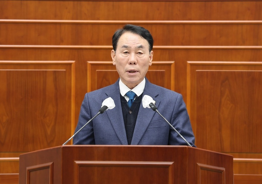 ▲ 장길선 구례군의회 의장은 지난 3월 9일 제328회 임시회에서 '서시교 갈등 해결을 위한 조정 절차 재개 촉구 건의문'을 채택하고 국민권익위원회와 국토교통부 익산지방국토관리청의 적극적인 대응 촉구ⓒ구례군의회 제공