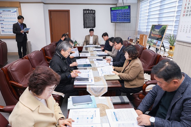 ▲ 삼척시가 지난 9일 시청에서 박상수 시장 주재로 '2026년 제1차 청렴 전략회의'를 개최하고 종합청렴도 향상을 위한 대응 방안과 반부패·청렴 정책 추진 방향을 논의했다. ⓒ삼척시
