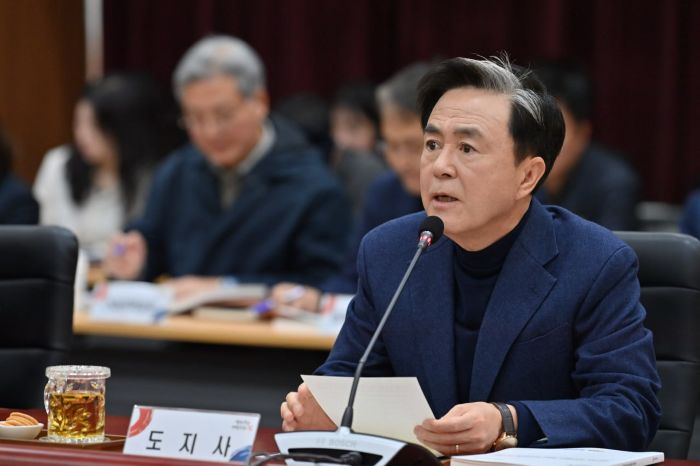 ▲ 김태흠 충남도지사가 10일 도청 대회의실에서 2027년 정부예산 확보 추진 전략 보고회에서 인사말을 하고 있다.ⓒ충남도