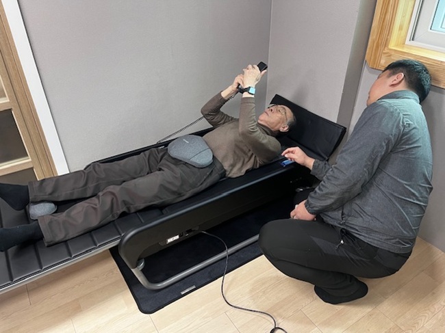 ▲ 강릉시가 2억2400만 원의 사업비를 투입해 관내 332개 경로당을 대상으로 '척추 온열기 지원 사업'을 추진한다. ⓒ강릉시