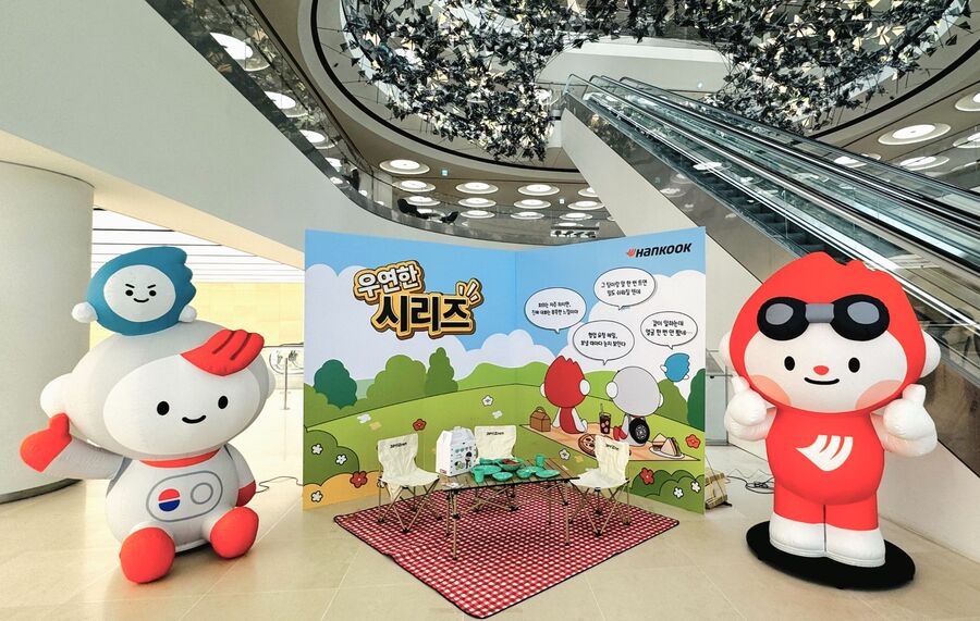 ▲ 한국앤컴퍼니그룹이 경기도 판교 본사 테크노플렉스(Technoplex) 로비에 조성한 임직원 소통 프로그램 ‘우연한 시리즈’ 팝업 홍보존 전경.ⓒ한국앤컴퍼니