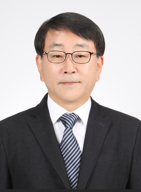 ▲ 충북대 제33대 교수회장에 최중국 교수 취임