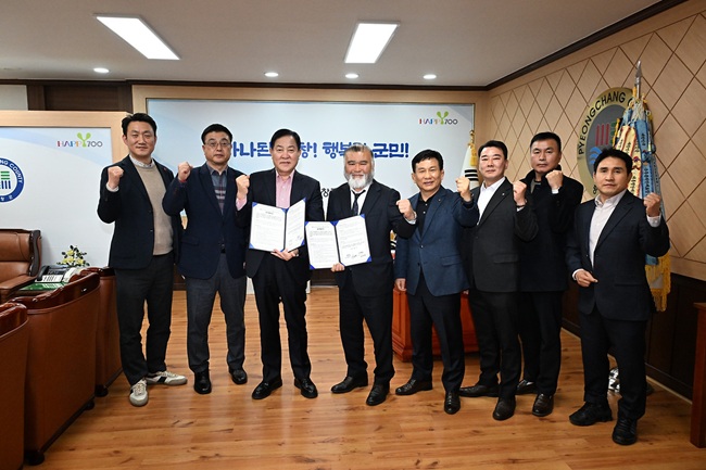 ▲ 평창군이 11일 군청에서 대한레슬링협회와 대한민국 레슬링 국가대표와 상비군 전지훈련 팀 유치를 위한 업무협약(MOU)을 체결했다. ⓒ평창군