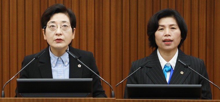 ▲ 이순열 세종시의원(왼쪽)과 김현옥 의원이 11일 세종시의회 제104회 임시회 1차 본회의에서 5분 자유발언을 하고 있다.ⓒ세종시의회