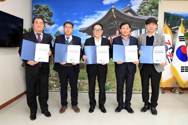 ▲ 인제군이 농업발전기금 융자취급 및 농업경영자금 이자차액보전 업무대행 협약을 체결했다. ⓒ인제군