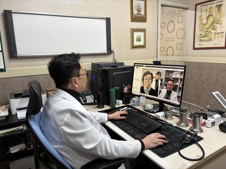 ▲ 청도군은 보건소와 민간 병·의원을 온라인으로 연결하는 협진 체계를 구축했다(원격진료사진).ⓒ청도군