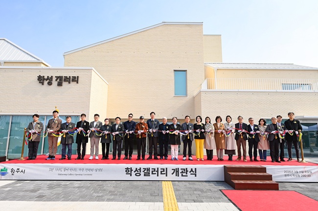 ▲ 원주시가 11일 학성동 도시재생사업의 거점 시설인 '학성갤러리' 개관식을 갖고 본격적인 운영에 들어갔다. ⓒ원주시