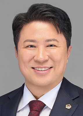 ▲ 대구시의회 김지만 의원(북구2)은 5분 자유발언을 통해 지역아동돌봄센터 종사자들의 열악한 처우와 운영 환경을 지적하고 실질적인 대책 마련을 촉구했다.ⓒ대구시의회