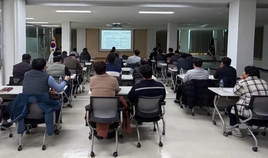 ▲ 시흥시는 10일 연성동 행정복지센터에서 비산 먼지 특별관리공사장 41곳을 대상으로 간담회를 개최했다 ⓒ시흥시 제공