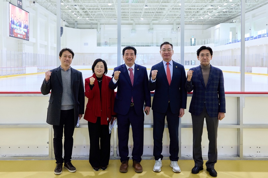 ▲ 대구시의회 문화복지위원회(위원장 박창석)는 제323회 임시회 기간인 12일, 오는 16일로 예정된 임시 개장을 앞둔 대구제2빙상장을 찾아 시설 전반에 대한 최종 점검을 진행했다.ⓒ대구시의회