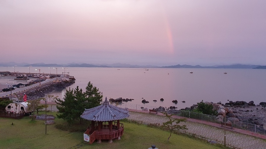 ▲ 보성군 다향울림촌, 전라남도 ‘3월의 농촌체험휴양마을’ 선정_다향울림촌 밤 야외 전경ⓒ보성군 제공