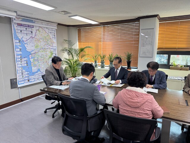 ▲ 인천 서구 구민고충처리위원회가 운영상황보고회를 진행하고 있다.ⓒ서구 제공