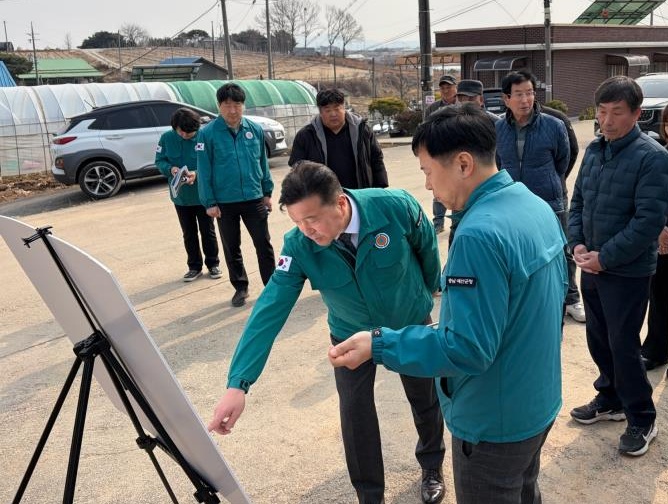 ▲ 최재구 예산군수가 주요 현안 사업장을 방문해 현장답사를 진행하고 있다.
ⓒ예산군