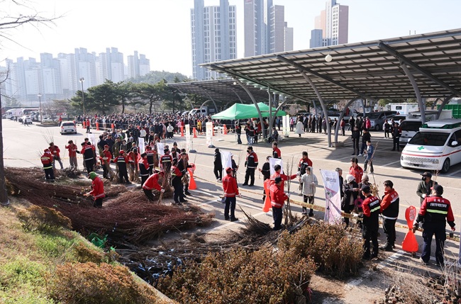 ▲ 지난해 열린 삼척시민 내나무 갖기 캠페인 모습. ⓒ삼척시