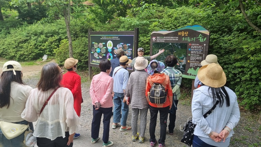 ▲ 달성군(군수 최재훈)은 내달부터 두 지역의 핵심 관광지를 연결하는 달성관광투어버스 ‘미술관 옆 동물원(가칭)’을 본격 운영한다.ⓒ달성군