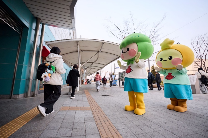 ▲ 양주시가 자살 고위험 시기인‘스프링 피크(Spring Peak)’를 맞아 시민들과 함께 생명 존중 문화 캠페인을 전개하고 있다 ⓒ양주시 제공