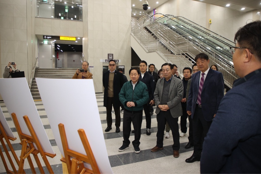 ▲ 남양주시는 13일 별내선 다산역 5번 출구와 다산자이아이비플레이스몰 연결 통로 개방을 앞두고 현장점검을 실시했다 ⓒ남양주시 제공